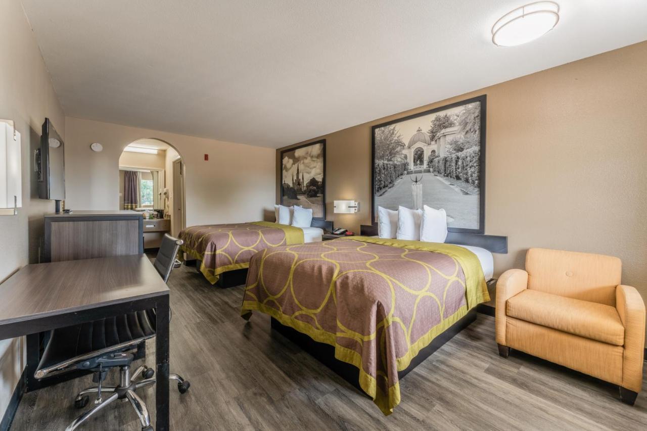 Super 8 By Wyndham Lake Charles Northeast Exterior foto